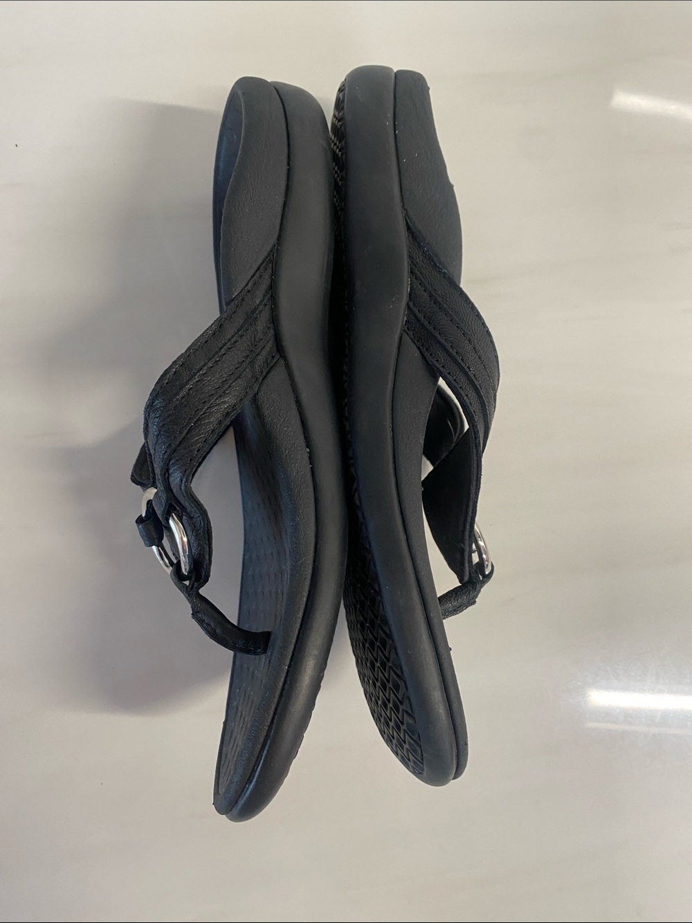 VIONIC Black Ring-Accent Toe-Post Sandals - Picture 3 of 6